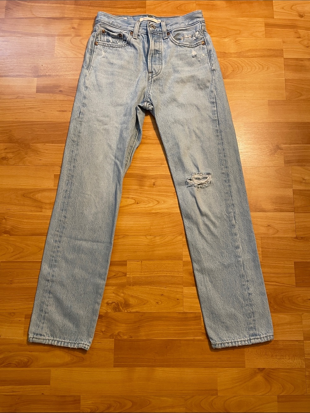 Levi’s Wedgie Straight Leg Jeans Light Wash Size 24